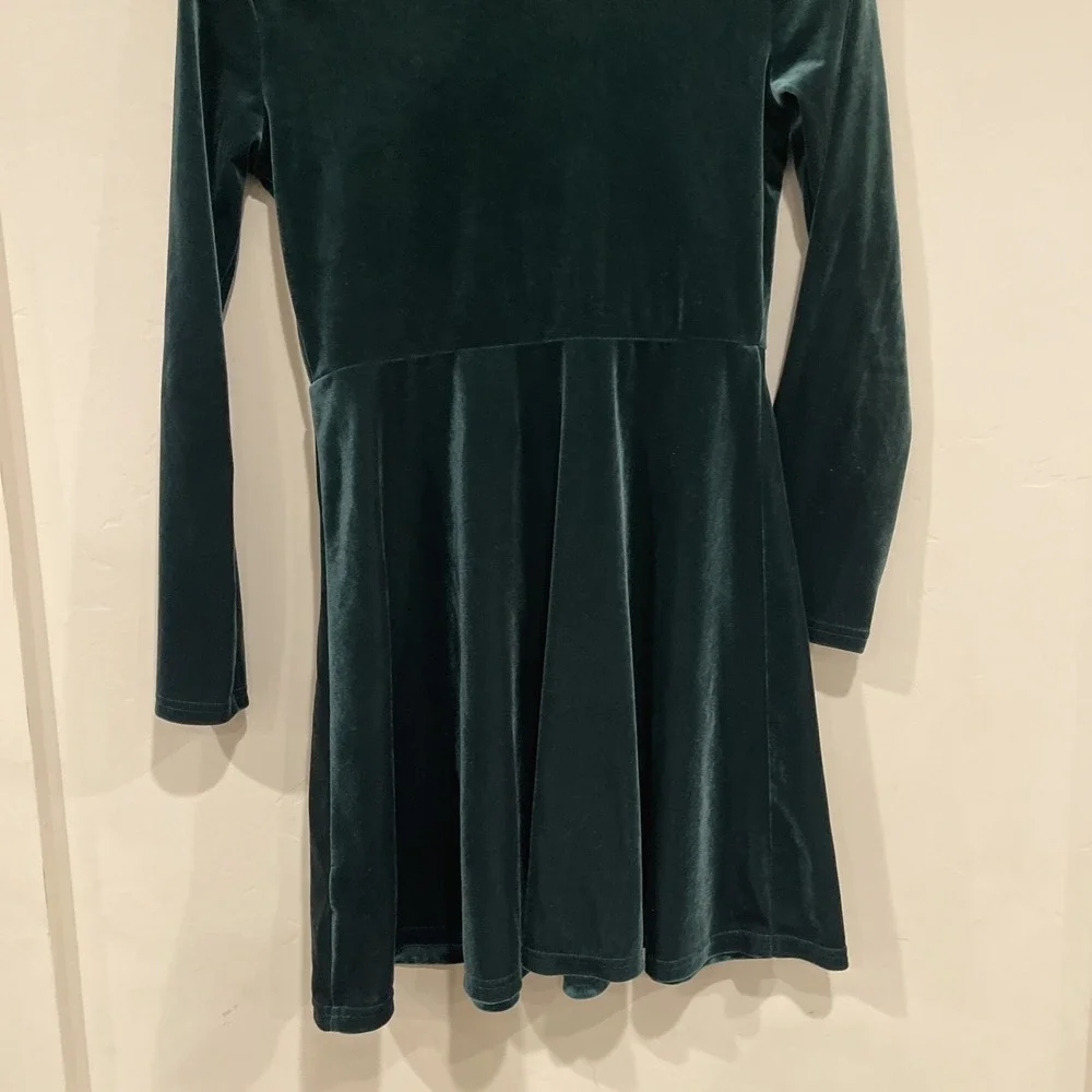 Girls Dress Size XL Green Velvet Long Sleeve Skater Holiday Party Festive Winter